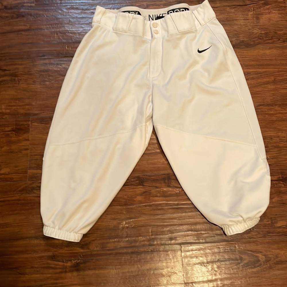 Nike Short baseball pant. Sz L. Gently worn. No rips.